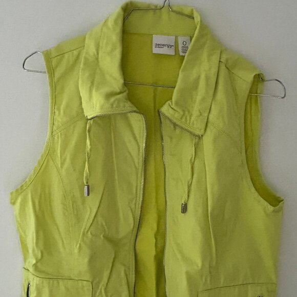 Z'ENERGY Golf by CHICO'S Women’s performance vest Yellowish Green SZ 0 Zip Front - Picture 2 of 8